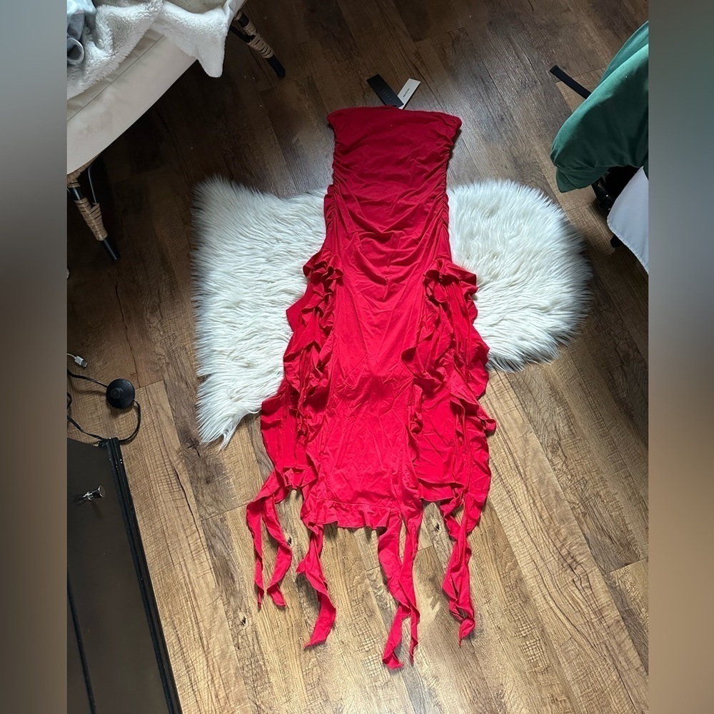 LOINESS Rendezvous Strapless Ruffle Midi Dress In Red - Picture 4 of 7